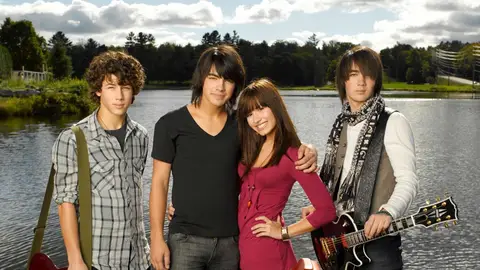 Jonas Brothers y Demi Lovato en Camp Rock Jonas Brothers y Demi Lovato en Camp Rock
