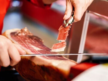Reino Unido veta el jamón serrano y otros productos de la UE: lo que debes saber antes de viajar