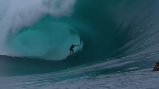 Teahupo'o en código rojo: un día épico de surf en las olas más temidas del planeta Teahupo'o en código rojo: un día épico de surf en las olas más temidas del planeta