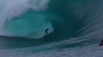 Teahupo'o en código rojo: un día épico de surf en las olas más temidas del planeta