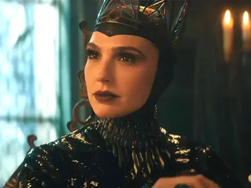 Gal Gadot como la Reina Malvada en Blancanieves Gal Gadot como la Reina Malvada en Blancanieves