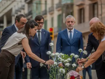 Momento de la ofrenda floral esta mañana Momento de la ofrenda floral esta mañana