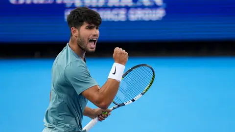 Alcaraz celebra un punto contra Zverev en Cincinnati Alcaraz celebra un punto contra Zverev en Cincinnati