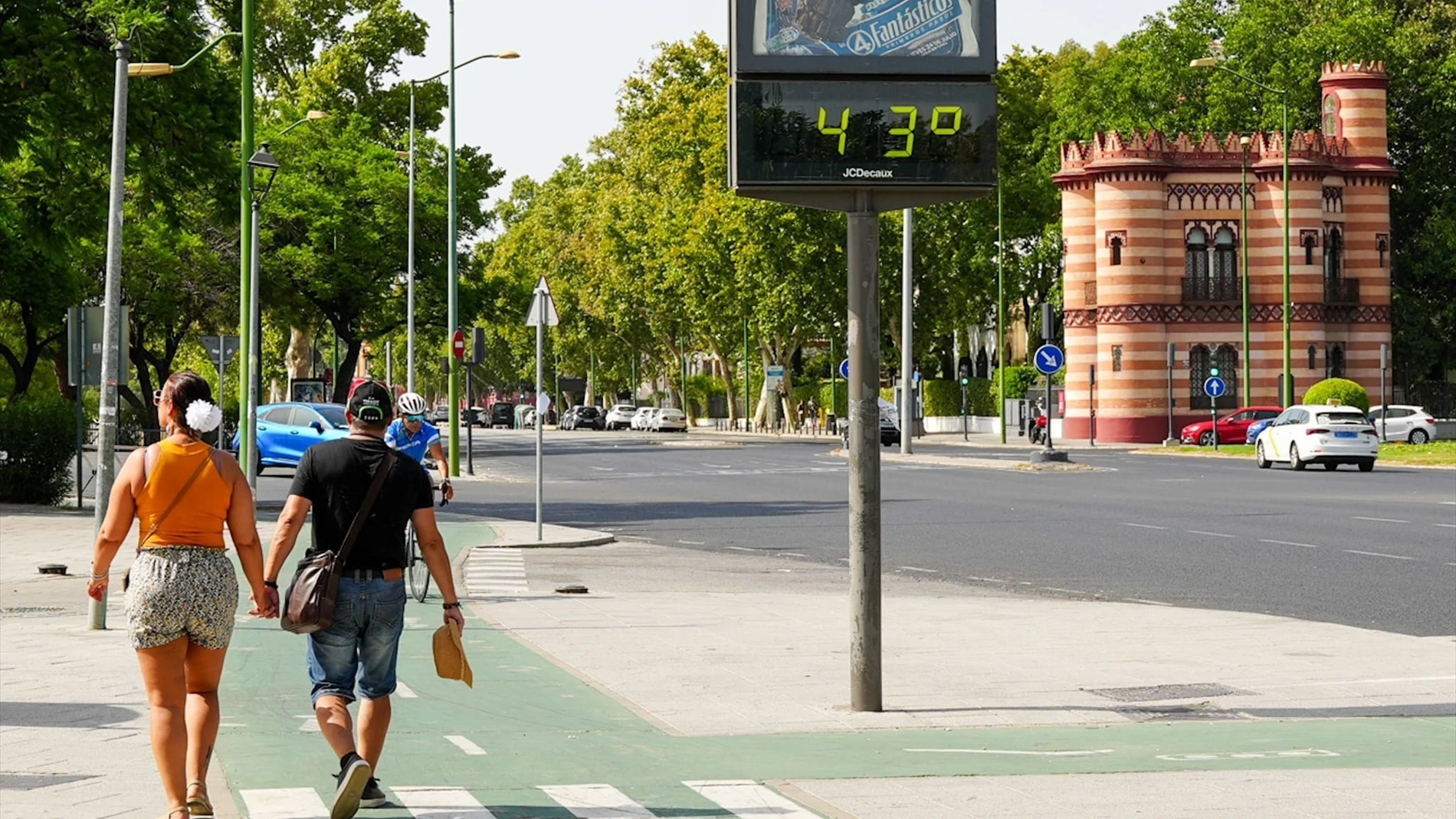 Un termómetro marca 43 grados en Sevilla. Un termómetro marca 43 grados en Sevilla.