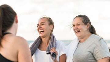Mujeres disfrutando al aire libre