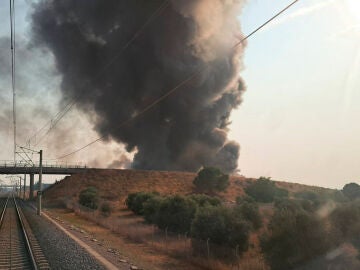 A3 Noticias 2 (19-08-25) Se suspende la circulación de los trenes entre Madrid y Andalucía a causa de un incendio en una fábrica de Toledo