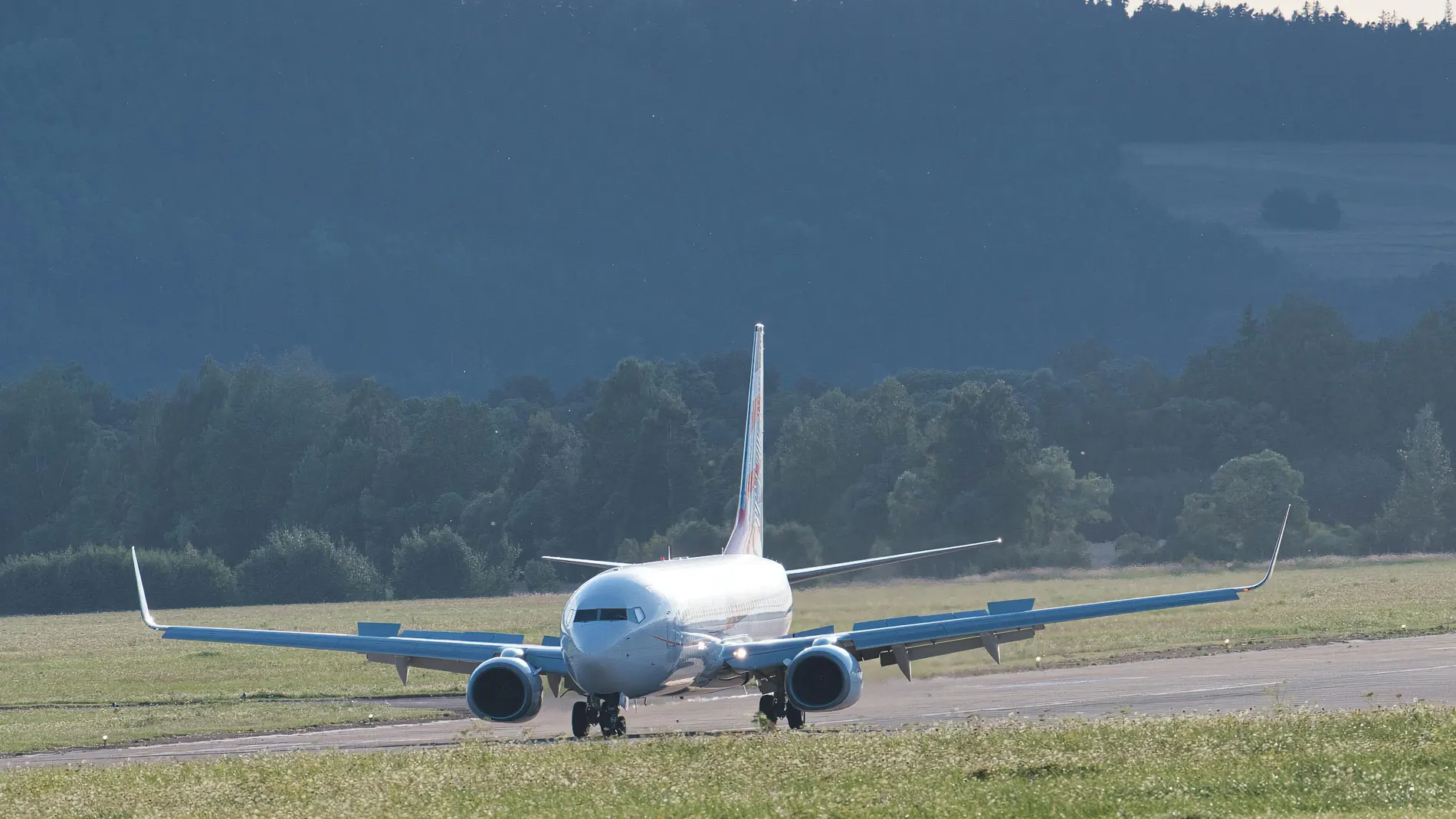 Avión aterrizando Avión aterrizando