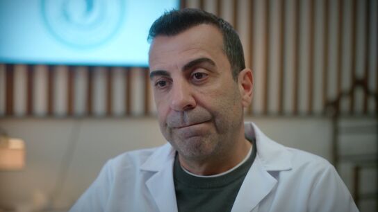 Tolga ayuda a Bahar a reconocerse sin miedo en una sesi&oacute;n que la marca para siempre