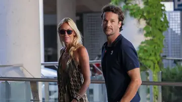 Carolina Cerezuela y Carlos Moyá entrando al hospital Carolina Cerezuela y Carlos Moyá entrando al hospital