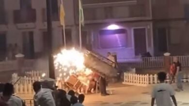 Una joven resulta herida en el 'Toro de Fuego' en Huelva por una imprudencia del portador