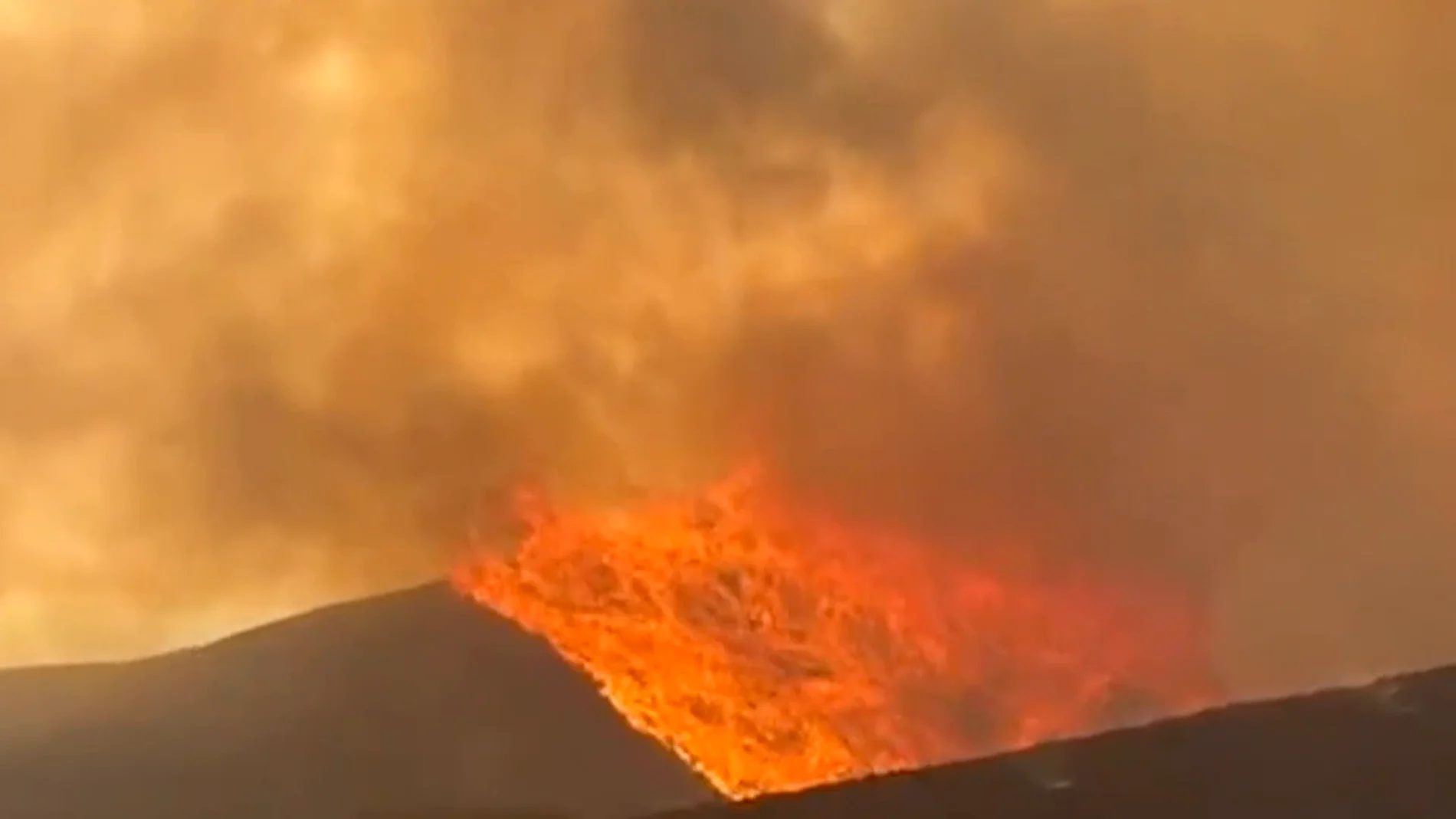 Incendio en el valle de Fornela, en León Incendio en el valle de Fornela, en León