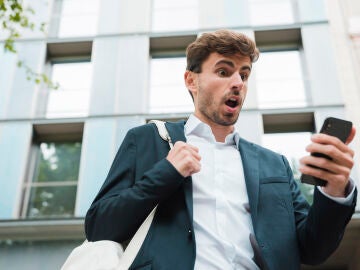 Hombre que llega tarde