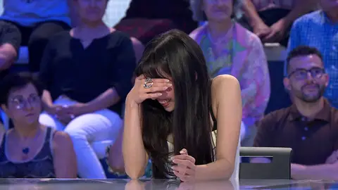 Manu emociona a los invitados con su poema en Pasapalabra Manu emociona a los invitados con su poema en Pasapalabra