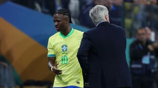 Vin&iacute;cius y Ancelotti