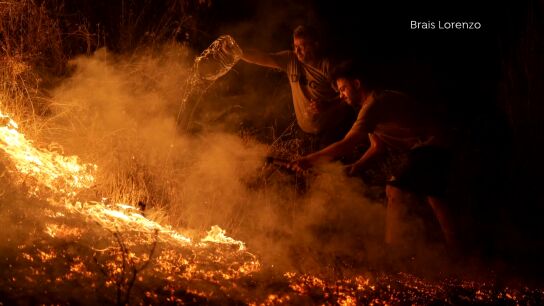 "Nunca hab&iacute;a visto algo as&iacute;": las im&aacute;genes que reflejan la crudeza del fuego captadas por los fotoperiodistas