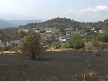 El milagro de Roblido, la aldea de Ourense que se salva de las llamas gracias a la labor de sus vecinos El milagro de Roblido, la aldea de Ourense que se salva de las llamas gracias a la labor de sus vecinos