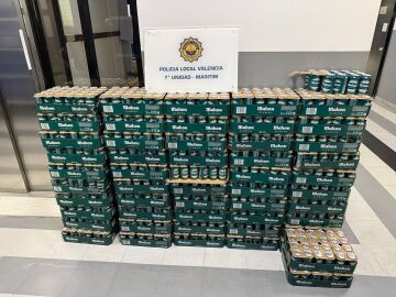 Imagen de las latas confiscadas por la Policía Local Imagen de las latas confiscadas por la Policía Local