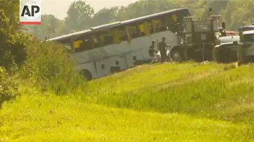 Varios muertos, entre ellos un niño, y decenas de heridos en un accidente de autobús con más de 50 personas a bordo Varios muertos, entre ellos un niño, y decenas de heridos en un accidente de autobús con más de 50 personas a bordo