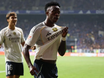 Vinícius celebra su gol en el Tartiere