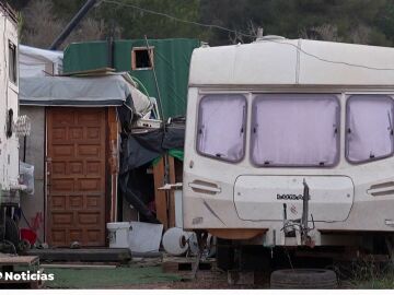 Trabajadores durmiendo en caravanas en Ibiza