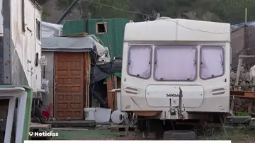 Trabajadores durmiendo en caravanas en Ibiza Trabajadores durmiendo en caravanas en Ibiza