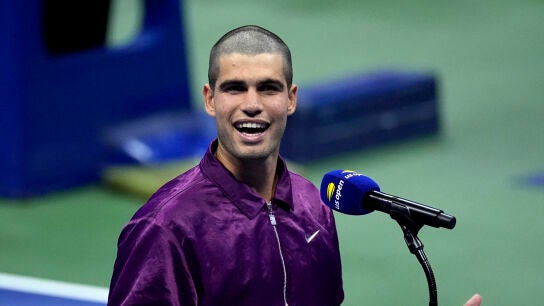 Carlos Alcaraz habla en la central del US Open tras su estreno ante Opelka