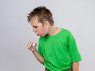 Niño con tos Niño con tos