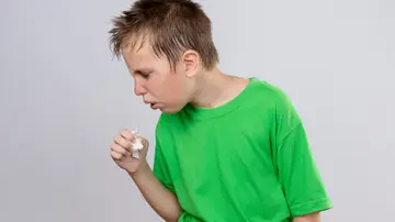 Niño con tos Niño con tos