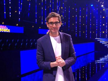 Juanra Bonet hace de guía para sorprender con el plató de Juego de Pelotas: ¡descubre su gran piscina!