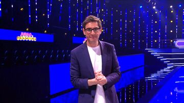 Juanra Bonet hace de guía para sorprender con el plató de Juego de Pelotas: ¡descubre su gran piscina!