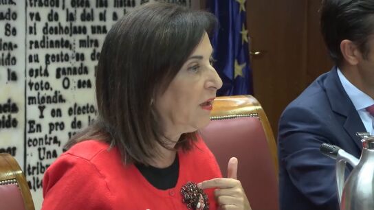 Robles responde al PP y defiende la actuaci&oacute;n de las Fuerzas Armadas en los incendios con 50 minutos de v&iacute;deos: "Mientras ustedes se cansaban..."