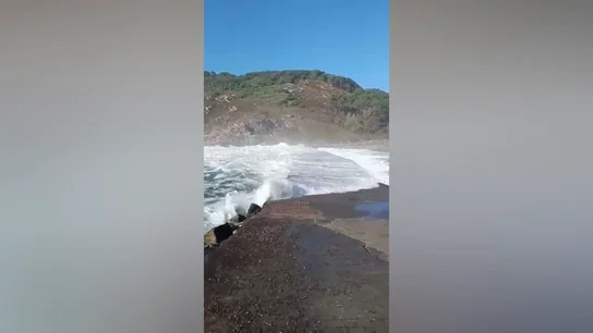 Susto en el “caribe gallego”: dos turistas han estado a punto de ser devorados por las mareas vivas en las Cíes Susto en el “caribe gallego”: dos turistas han estado a punto de ser devorados por las mareas vivas en las Cíes