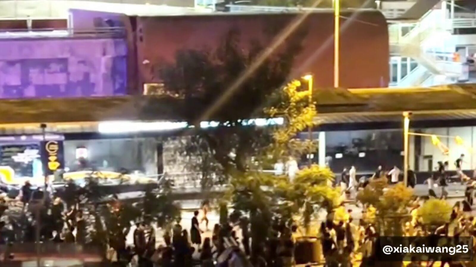 Dos detenidos en las fiestas del barrio de Sants, en Barcelona, tras una trifulca que se inició en el punto lila