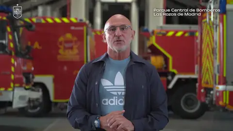 El emotivo homenaje de la selección española a los afectados por los incendios El emotivo homenaje de la selección española a los afectados por los incendios