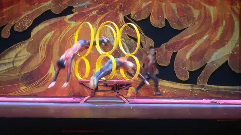 Un circo de China a la Gran Vía con medallistas olímpicos Un circo de China a la Gran Vía con medallistas olímpicos