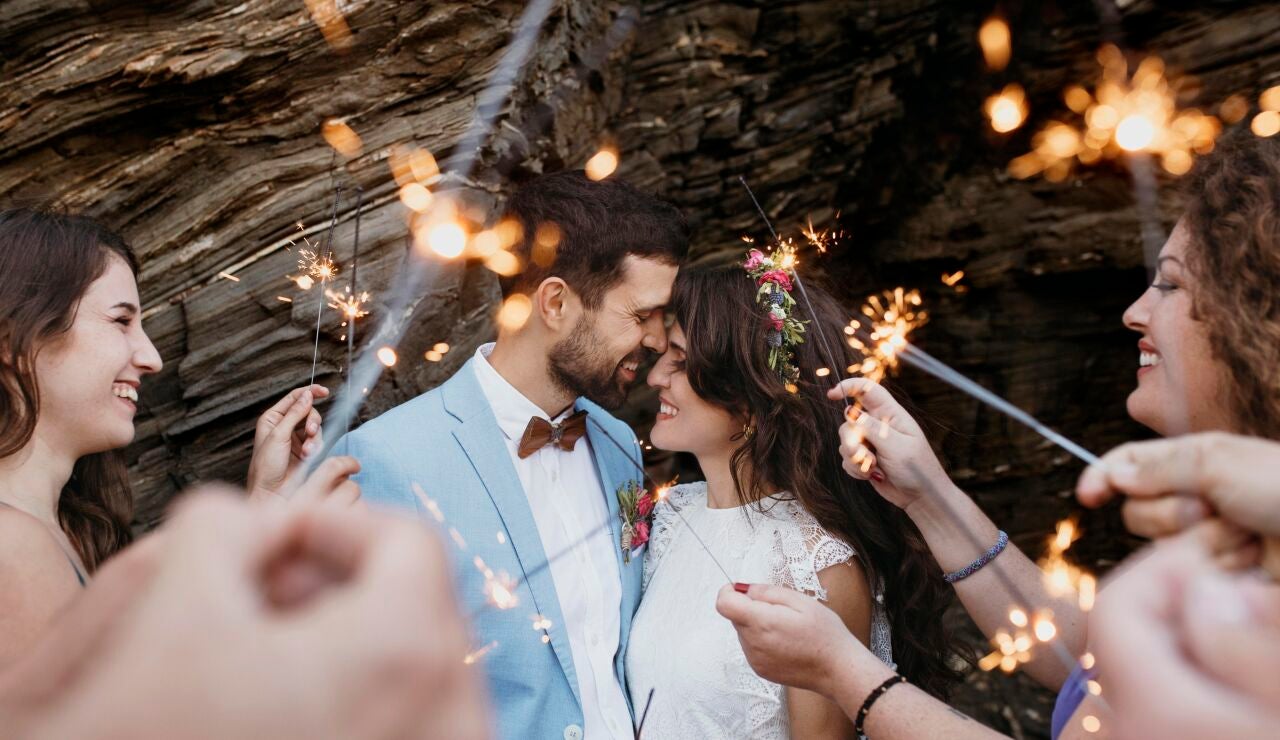 Pareja de novios en la boda