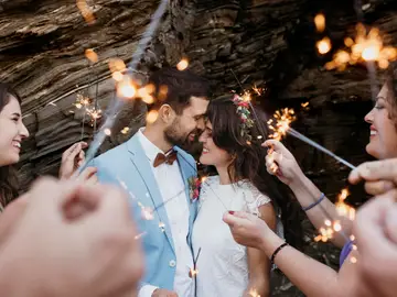 Pareja de novios en la boda Pareja de novios en la boda