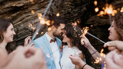 Pareja de novios en la boda Pareja de novios en la boda