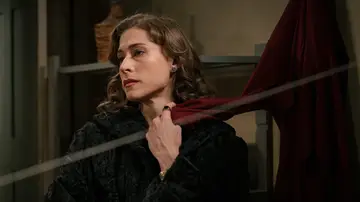 La marcha de Fina deja a una Marta destrozada... ¿qué le espera ahora a la mediana de los De la Reina? La marcha de Fina deja a una Marta destrozada... ¿qué le espera ahora a la mediana de los De la Reina?