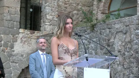 Carmen Thyssen, dando un discurso en catalán Carmen Thyssen, dando un discurso en catalán
