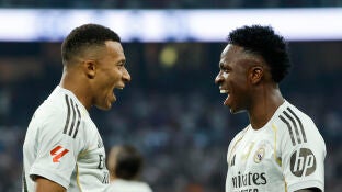 Kylian Mbapp&eacute; y Vin&iacute;cius Jr en el duelo ante Osasuna