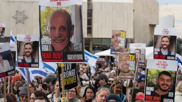 Concentración en la plaza de los rehenes de Tel Aviv en respaldo a los rehenes liberados el 22 de febrero de 2025 Concentración en la plaza de los rehenes de Tel Aviv en respaldo a los rehenes liberados el 22 de febrero de 2025