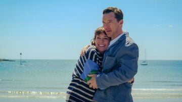 Benedict Cumberbatch y Olivia Colman como Los Rose