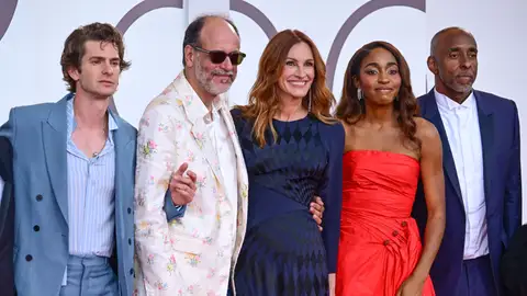 Andrew Garfield, Luca Guadagnino, Julia Roberts, Ayo Edebiri y Malik Hassan Sayeed en el Festival de Venecia presentando After The Hunt Andrew Garfield, Luca Guadagnino, Julia Roberts, Ayo Edebiri y Malik Hassan Sayeed en el Festival de Venecia presentando After The Hunt