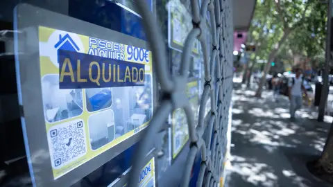 Imagen de una inmobiliaria. Imagen de una inmobiliaria.