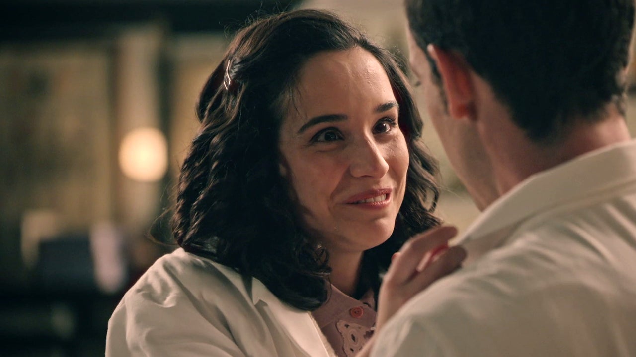 Cristina besa a Luis y… ¡Ambos se dan cuenta de que ha sido una mala idea! Cristina besa a Luis y… ¡Ambos se dan cuenta de que ha sido una mala idea!