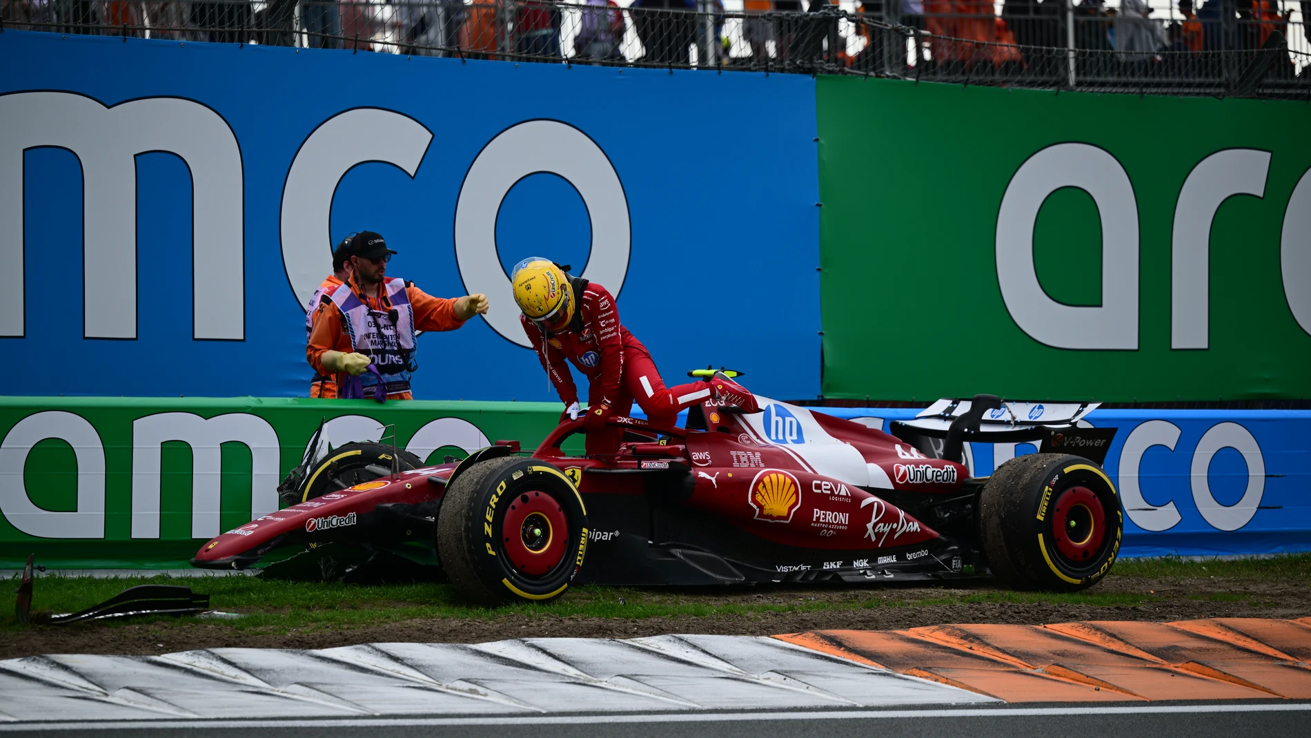 Lewis Hamilton tras su accidente en Zandvoort Lewis Hamilton tras su accidente en Zandvoort