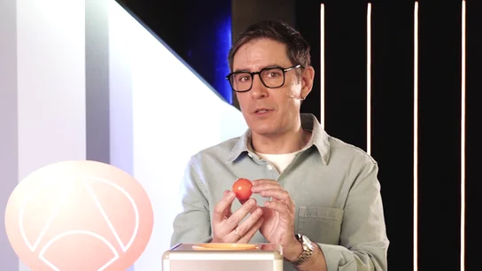 Juanra Bonet describe su papel en Juego de pelotas: "Básicamente, disfruto de cómo sufren los demás" Juanra Bonet describe su papel en Juego de pelotas: "Básicamente, disfruto de cómo sufren los demás"