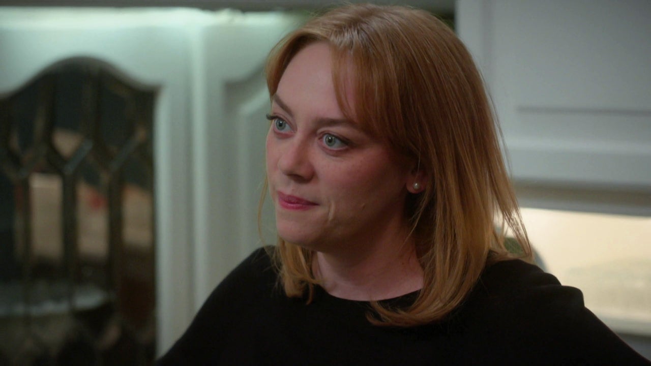 tras una pelea con Timur, se pone el anillo y decide casarse con Evren tras una pelea con Timur, se pone el anillo y decide casarse con Evren