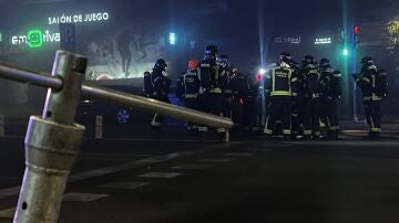 Bomberos desplazados a un incendio en un aparcamiento subterráneo en la avenida del Mediterráneo en Madrid